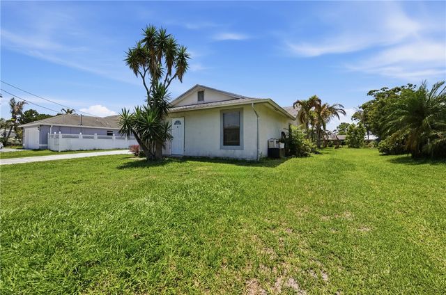 1932 SE Fallon Drive, Port St Lucie, FL 34983
