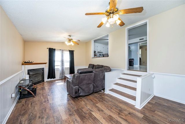 21141 Warren Ave, Petersburg, VA 23803
