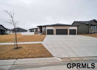 911 N 107Th Street, Lincoln, NE 68527