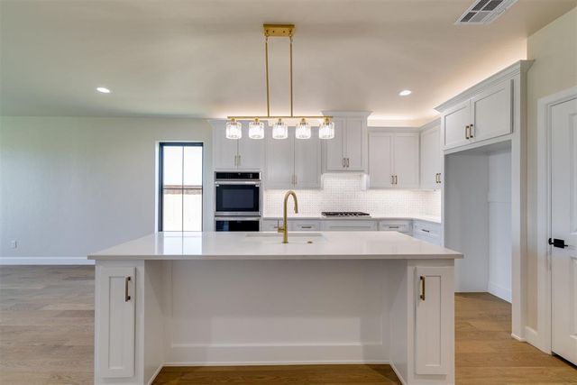 19409 S Country Drive, Edmond, OK 73012