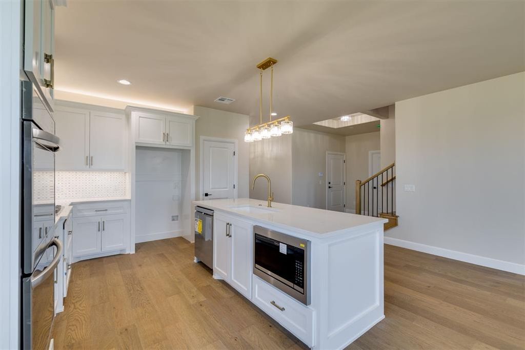 Image 16 of property listing at 19409 S Country Drive, Edmond, OK 73012
