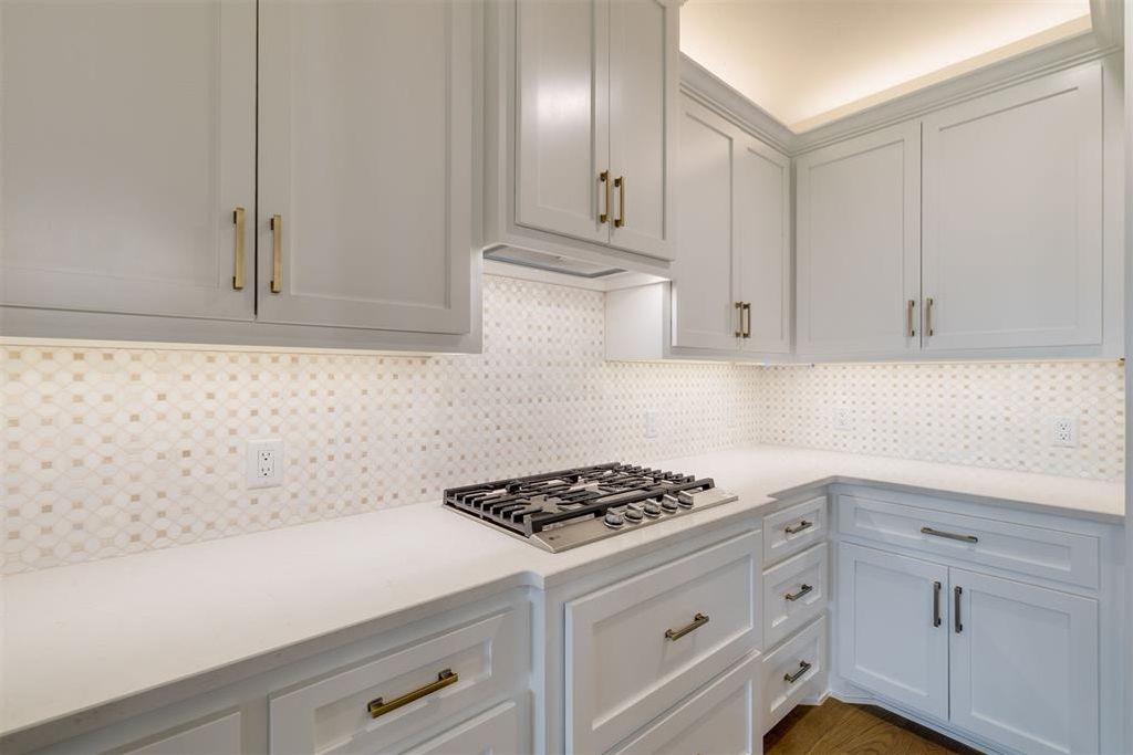 Image 17 of property listing at 19409 S Country Drive, Edmond, OK 73012