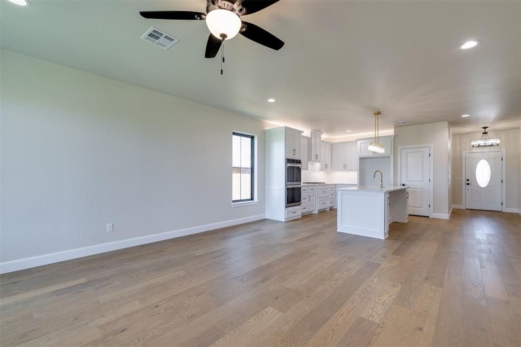 Image 25 of property listing at 19409 S Country Drive, Edmond, OK 73012