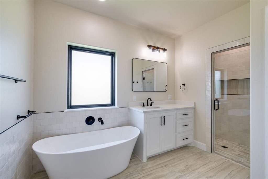 Image 30 of property listing at 19409 S Country Drive, Edmond, OK 73012