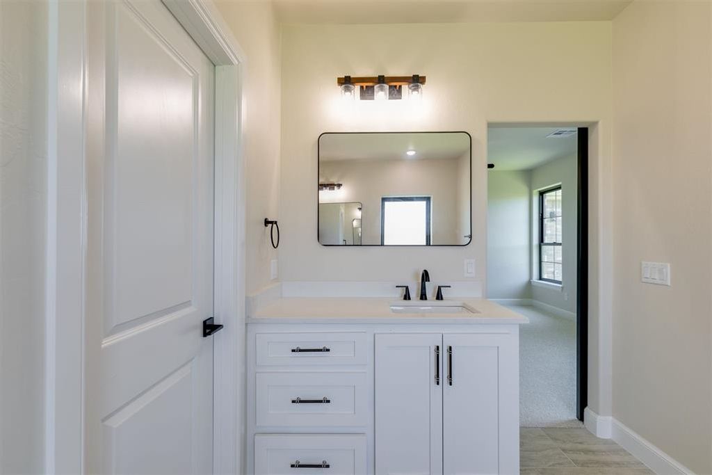 Image 32 of property listing at 19409 S Country Drive, Edmond, OK 73012