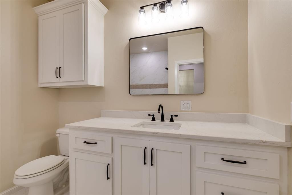 Image 39 of property listing at 19409 S Country Drive, Edmond, OK 73012