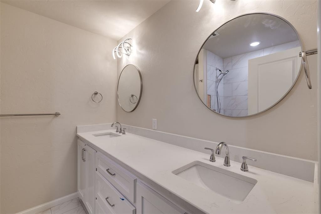 Image 49 of property listing at 19409 S Country Drive, Edmond, OK 73012