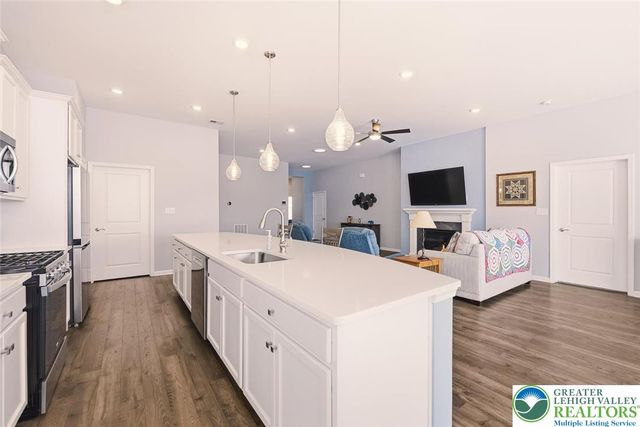 8071 Schaefer Crest, Upper Macungie Twp, PA 18031