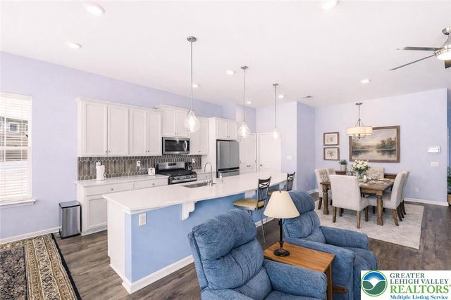 8071 Schaefer Crest, Upper Macungie Twp, PA 18031