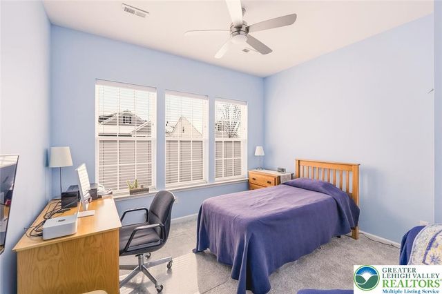 8071 Schaefer Crest, Upper Macungie Twp, PA 18031