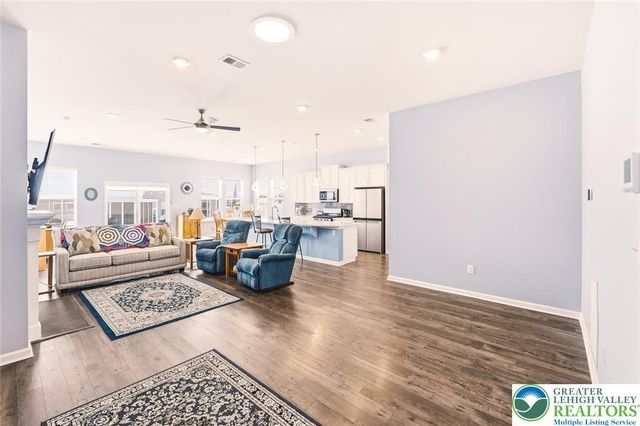 8071 Schaefer Crest, Upper Macungie Twp, PA 18031