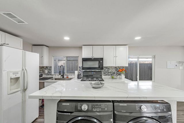 2538 Palo Alto Way, Running Springs, CA 92382