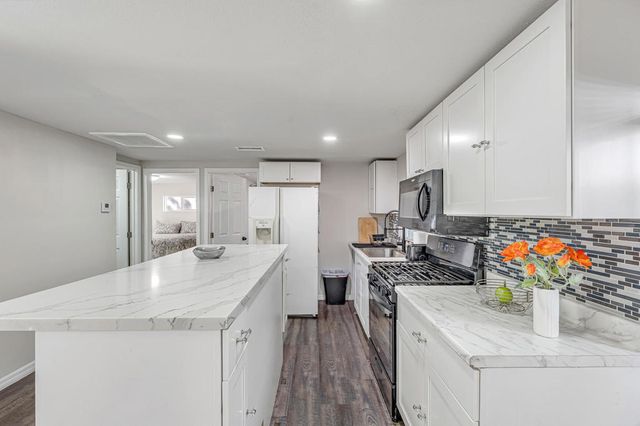 2538 Palo Alto Way, Running Springs, CA 92382