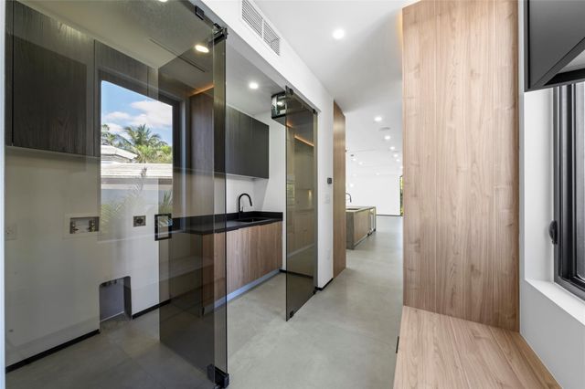 3304 NE 14th Ct, Fort Lauderdale, FL 33304