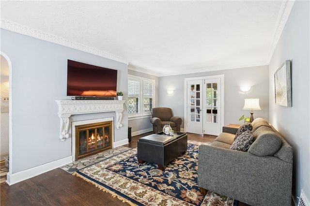 6823 Rockhill Road, Kansas City, MO 64113