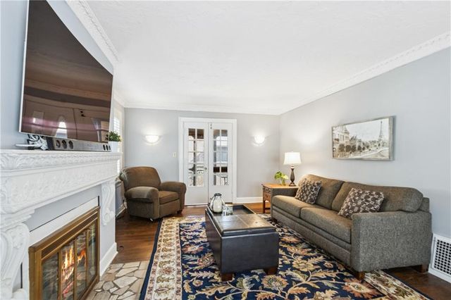 6823 Rockhill Road, Kansas City, MO 64113