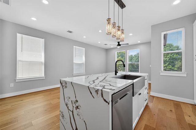 2004 Worms Street, Houston, TX 77020