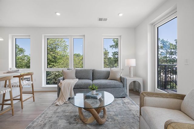 80 Constitution Ave Unit 323, Portsmouth, NH 03801