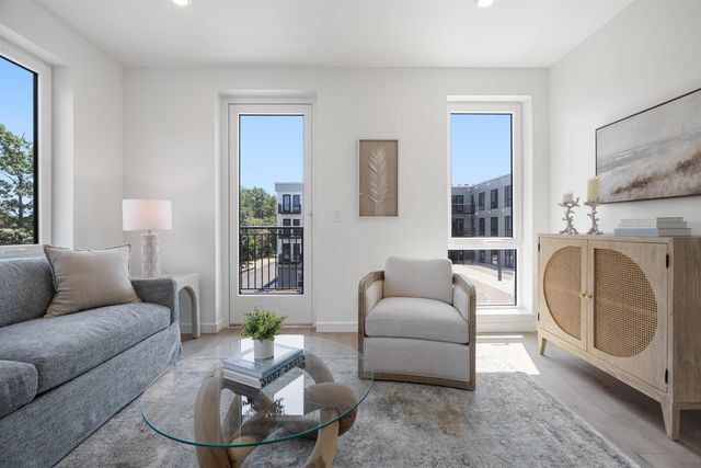 80 Constitution Ave Unit 323, Portsmouth, NH 03801