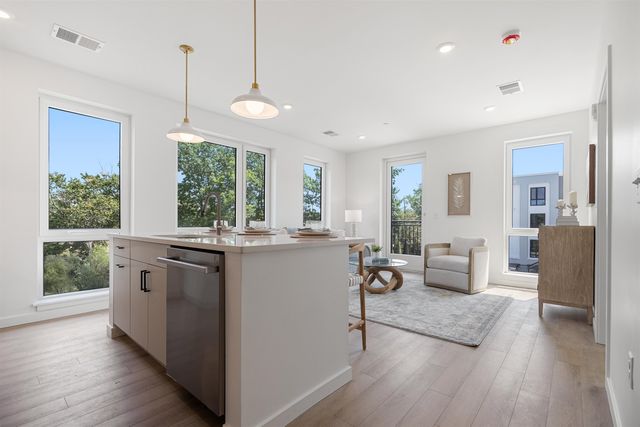 80 Constitution Ave Unit 323, Portsmouth, NH 03801