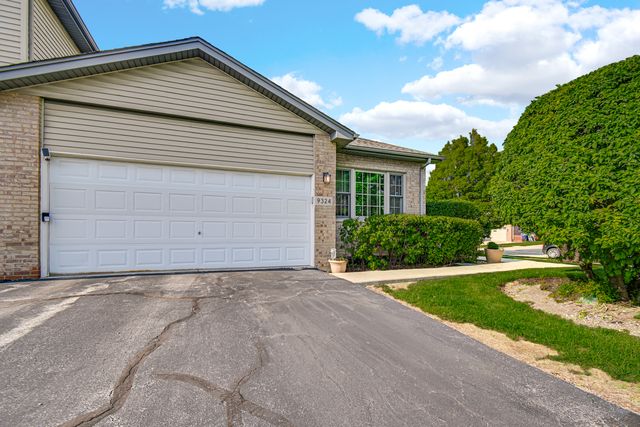 9324 S 79th Avenue 9324, Hickory Hills, IL 60457