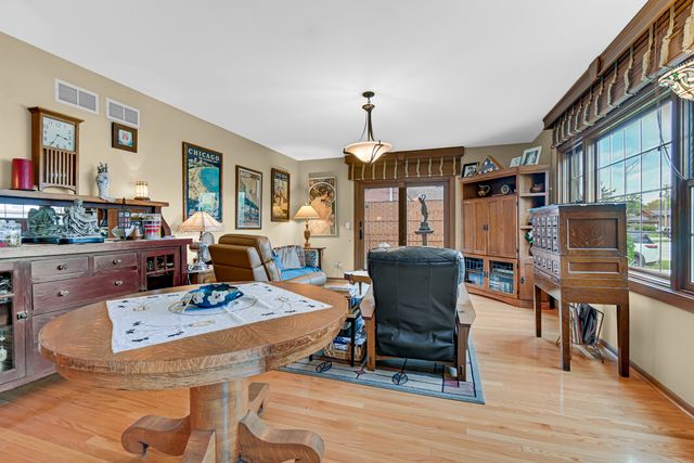 9324 S 79th Avenue 9324, Hickory Hills, IL 60457