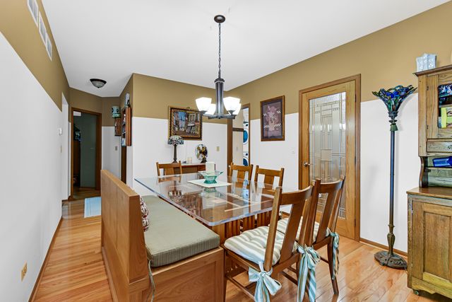 9324 S 79th Avenue 9324, Hickory Hills, IL 60457