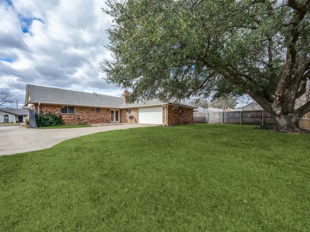 1713 Crescent Drive, Sherman, TX 75092