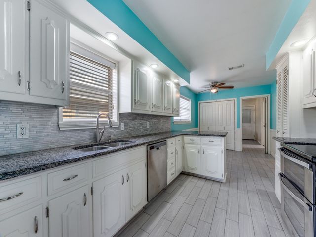 1713 Crescent Drive, Sherman, TX 75092