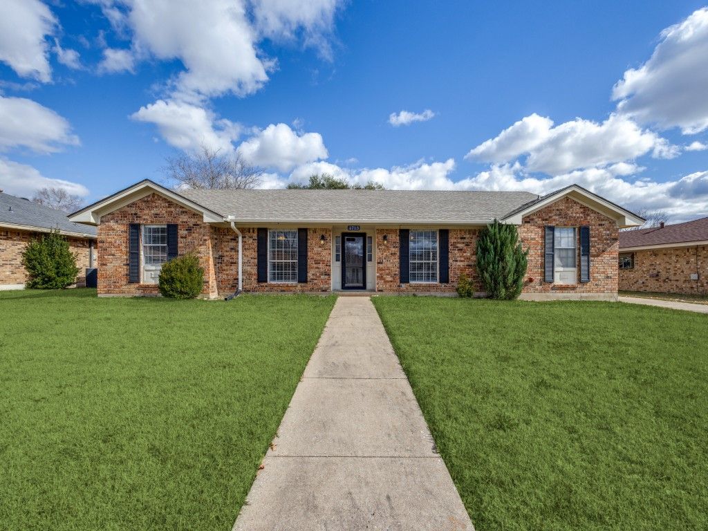 1713 Crescent Drive, Sherman, TX 75092