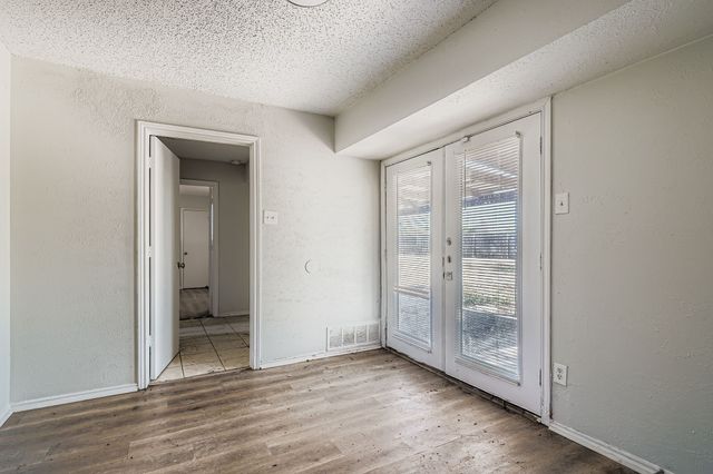 108 Pearly Top Drive, Glenn Heights, TX 75154