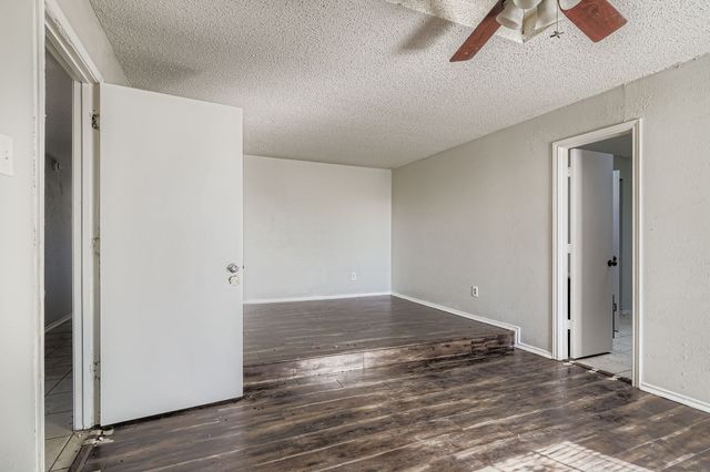 108 Pearly Top Drive, Glenn Heights, TX 75154