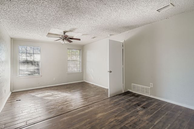 108 Pearly Top Drive, Glenn Heights, TX 75154