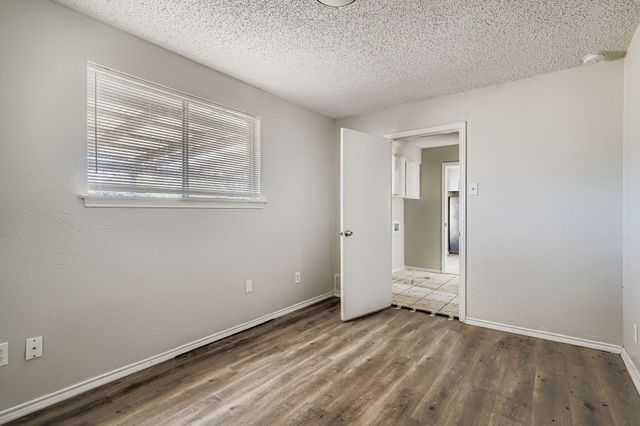 108 Pearly Top Drive, Glenn Heights, TX 75154