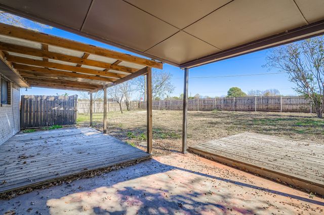 108 Pearly Top Drive, Glenn Heights, TX 75154