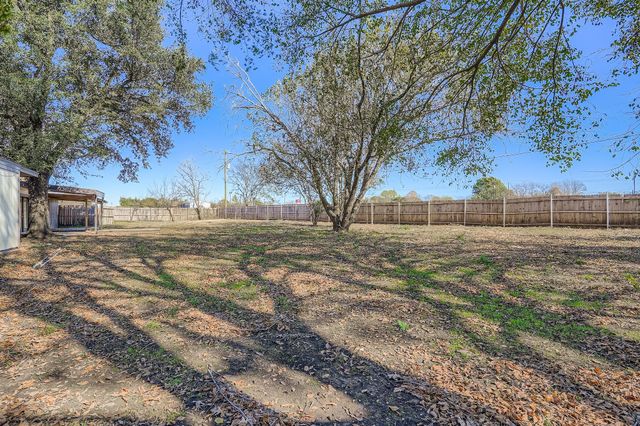 108 Pearly Top Drive, Glenn Heights, TX 75154