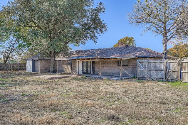 108 Pearly Top Drive, Glenn Heights, TX 75154
