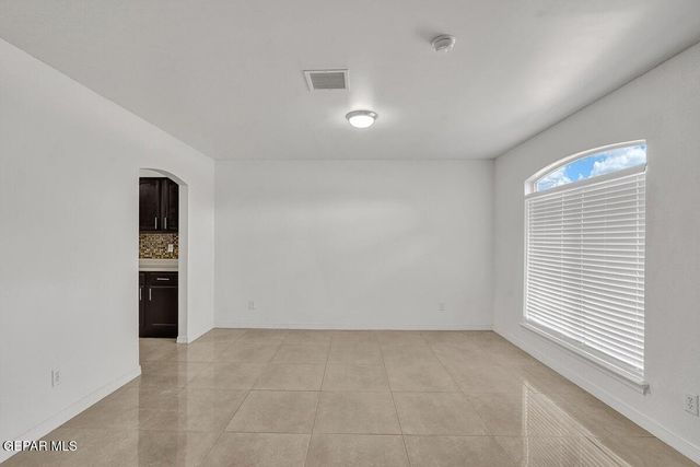 313 Peter Noyes Drive, Horizon City, TX 79928