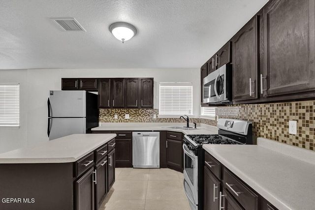 313 Peter Noyes Drive, Horizon City, TX 79928