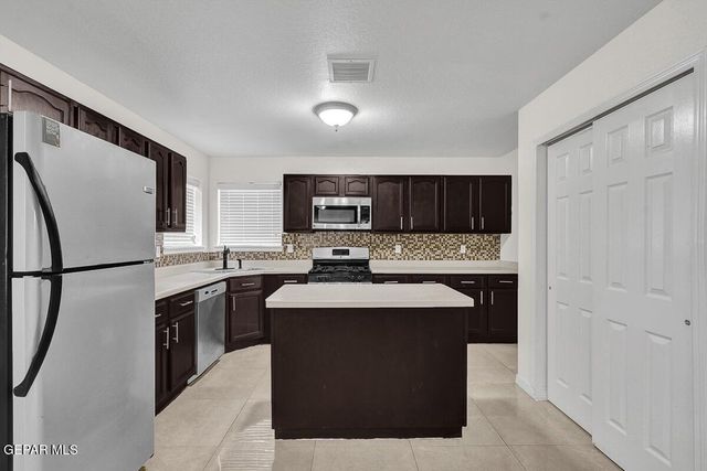 313 Peter Noyes Drive, Horizon City, TX 79928