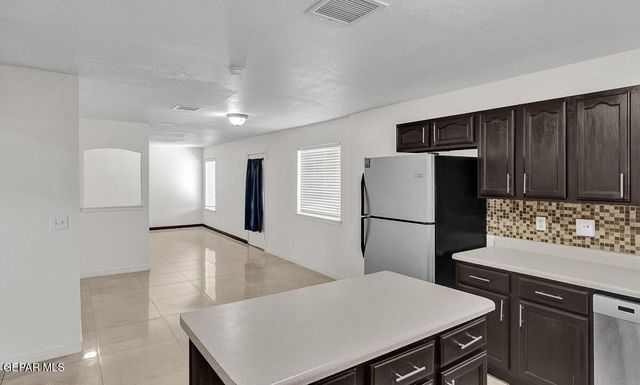 313 Peter Noyes Drive, Horizon City, TX 79928