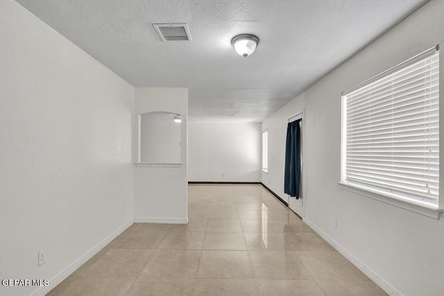 313 Peter Noyes Drive, Horizon City, TX 79928