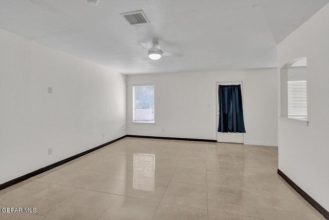 313 Peter Noyes Drive, Horizon City, TX 79928