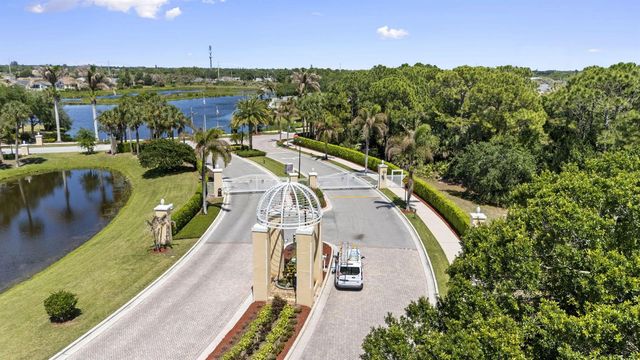 612 SW Indian Key Drive, Port St. Lucie, FL 34986