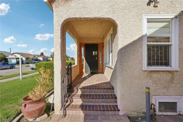 6608 Arlington Avenue, Los Angeles, CA 90043