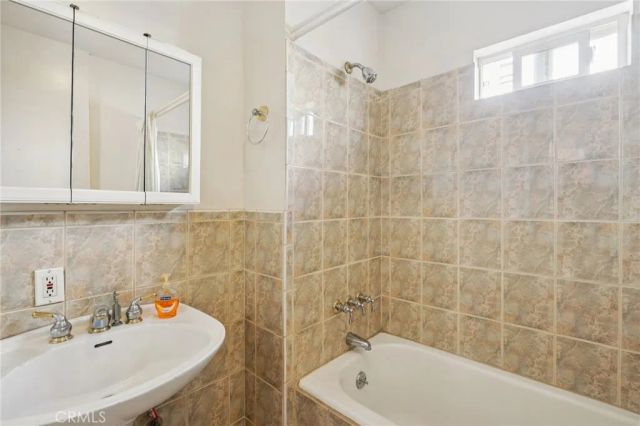 6608 Arlington Avenue, Los Angeles, CA 90043