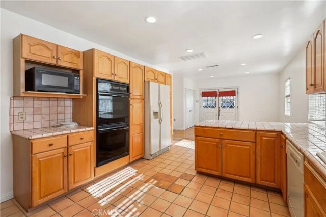 6608 Arlington Avenue, Los Angeles, CA 90043