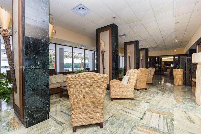 300 Bayview Dr 802, Sunny Isles Beach, FL 33160