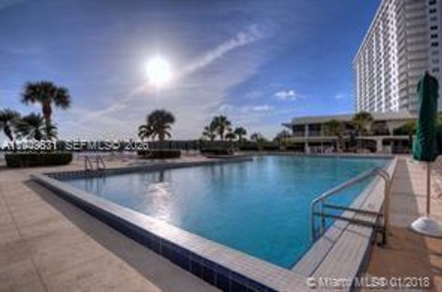 300 Bayview Dr 802, Sunny Isles Beach, FL 33160