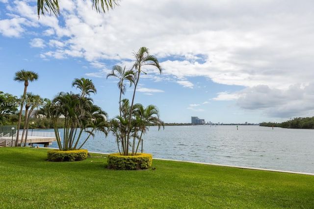 300 Bayview Dr 802, Sunny Isles Beach, FL 33160